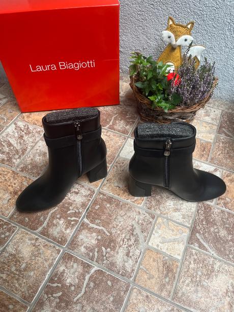 Nové členkové čižmy laura biagiotti, 36