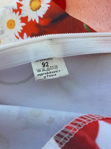 Dievčenské šaty, 92