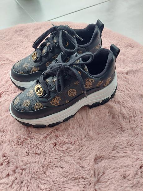 Guess botasky, guess,36