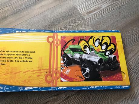 Kniha hotwheels s puzzle,