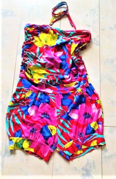 Kvetovaný letný overal, s