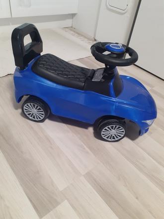 Odrazadlo autíčko maserati,