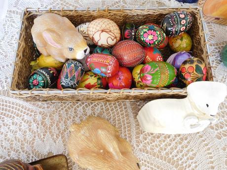 Veľkonočné kraslice drevené a iné, keramický zajko, 