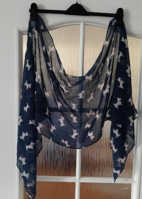 Šatka so psíkmi, house