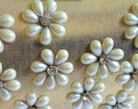 Spolocenska zdobena kabelka zlata,