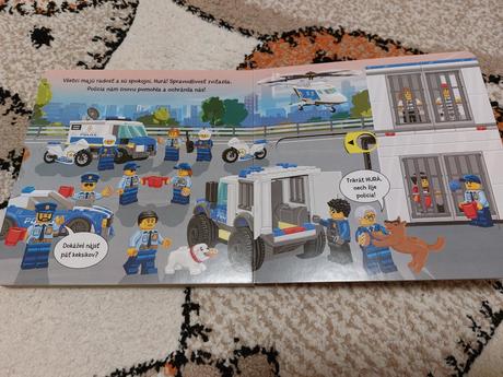 Kniha/leporelo lego city policajná stanica,
