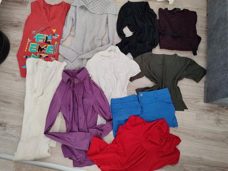 Balík oblečenia s, s