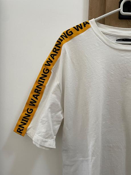 Biele tričko so zaujímavými detailami, bershka,l