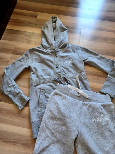 Mikna a teplaky, l.o.g.g.,128