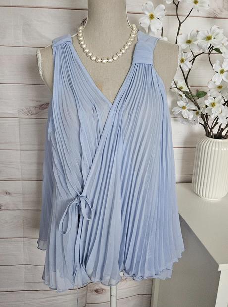 Pekná zaujímavá blúzka asos, 