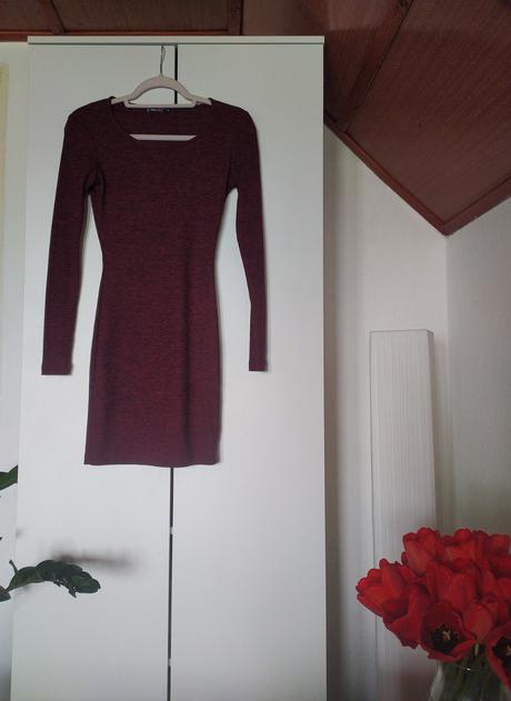 Obtiahnuté šaty, s