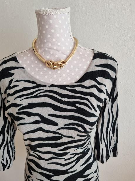 Sivo-čierny dlhší svetrík f&f veľ. 38, f&f,38