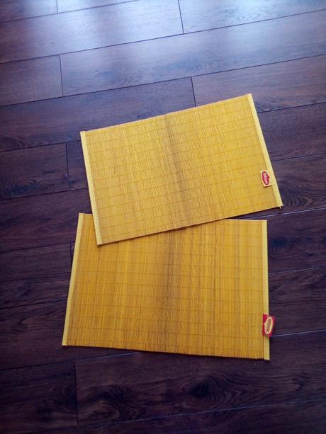 Prestieranie, podložky pod taniere,