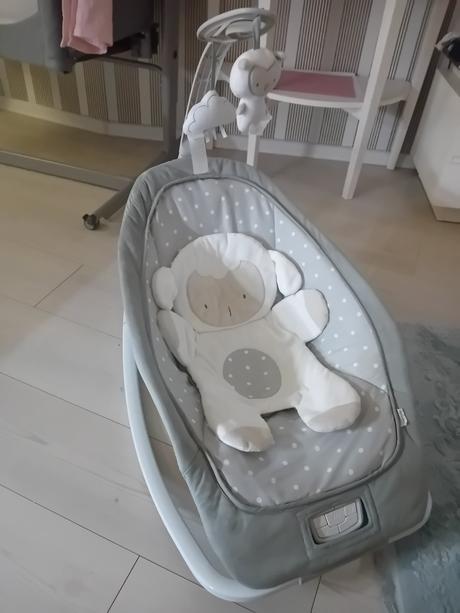 Ingenuity hojdačka vibrujúca s melódiou cuddle lam, 