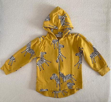 Krásna horčicová mikina so zebrami, 104