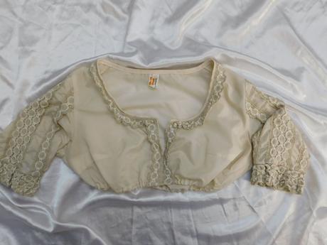 Pekna dirndl bluzka ku kroju, 36