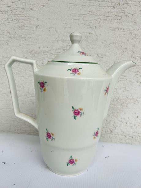 Kvietkovany starozitny cajnik zelena linka kvety,