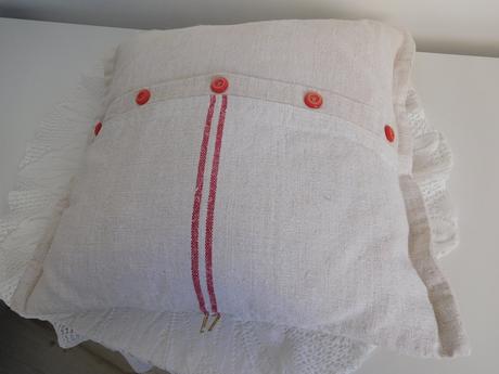 Vankúše menšie , vačšie, podlhovasté,, 