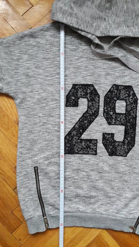 Mikina s čipkou, 170