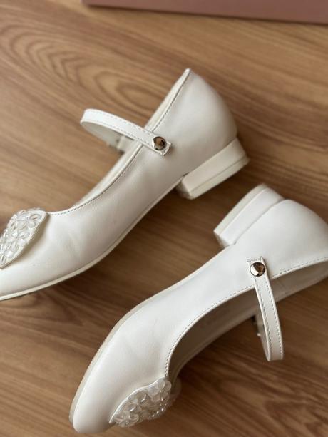 Šaty na prvé sväté prijímanie, 134