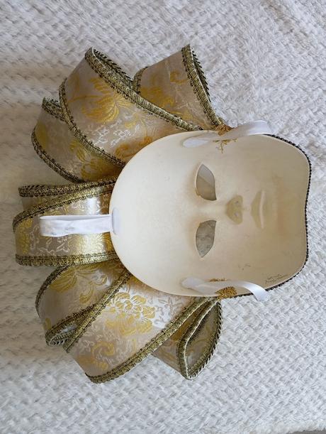 Benátska maska so zvončekmi, 