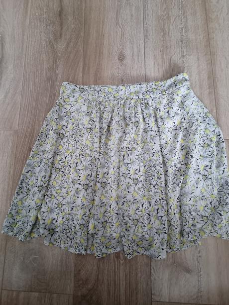 Kvietkovaná sukňa, l