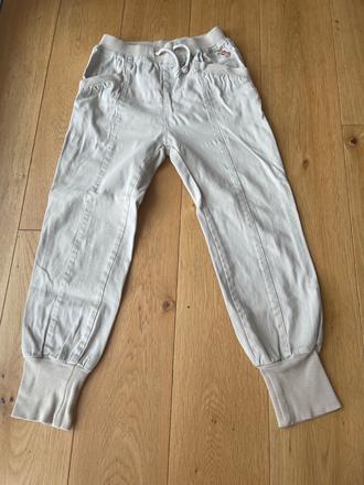 Pohodlné nohavice, 134