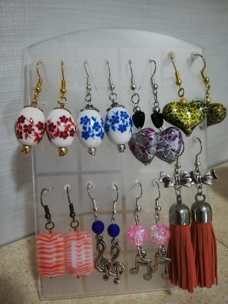 Náušníce, prívesky, náramky,