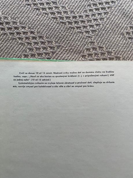 Stará retro kniha emílija krumina to aj my vieme,