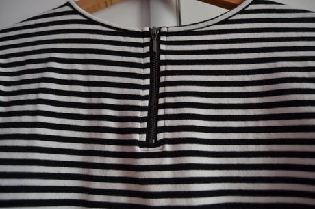 Pásikavé voľné šaty, xs