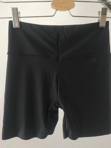 Krátke čierne legíny / biker shorts, xs