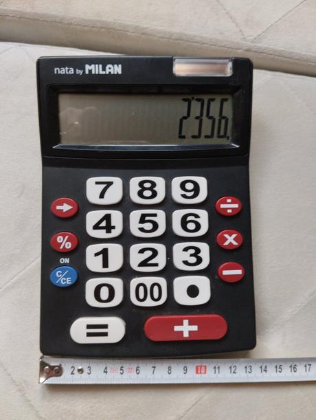 Kalkulačka- väčšia,