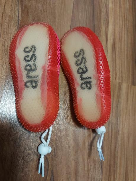 Topánky do vody, 30