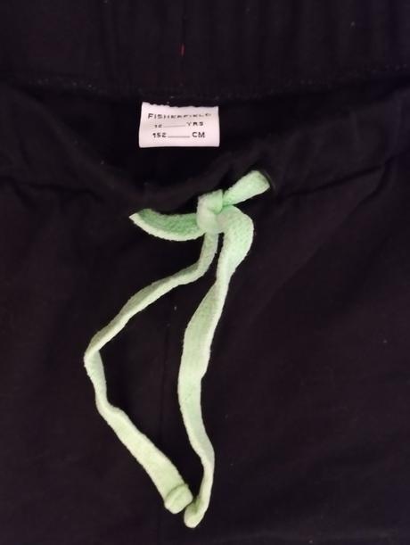 Málo nosené tepláky, 152