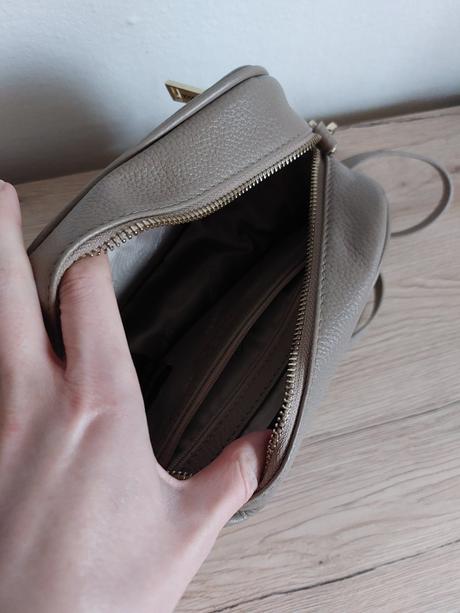 Kožená kabelka lakoski,