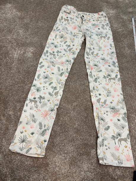 Biele nohavice s obrazkami, 146