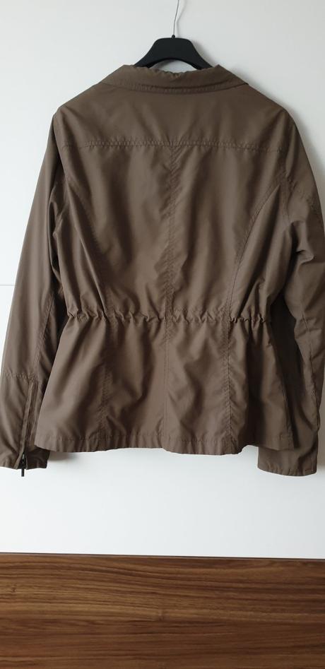 Prechodná bunda, 38