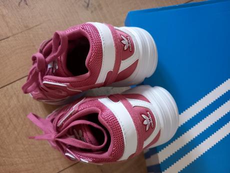 Tenisky na telesnu, adidas,34