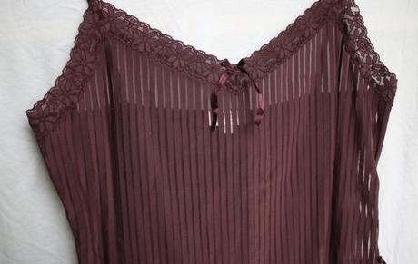 Dámske fialové tielko s čipkou a mašľami, m