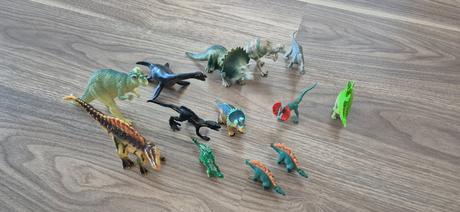 Dinosaury (väčšie a menšie figúrky),