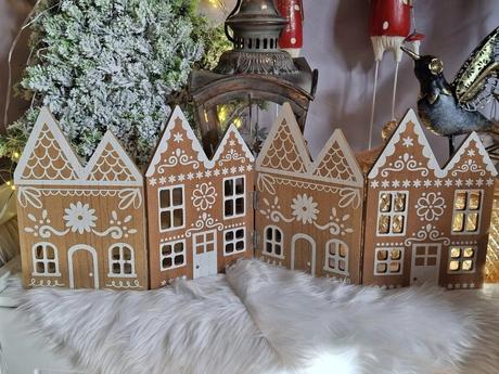 Drevená rozkladacia perníková dedinka,