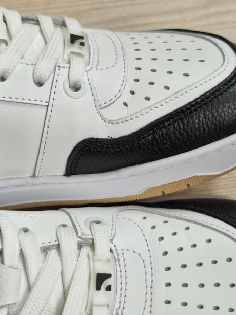 Wave - white & black 37 x357, be lenka,37