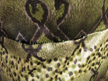 Zelené retro šaty s hadím vzorom, m