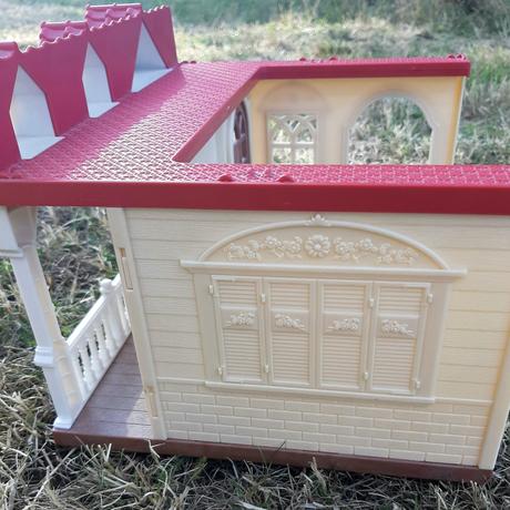 Sylvanian sweet raspberry house,