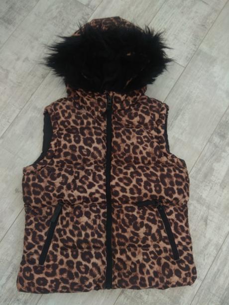 Úžasná vesta s kožušinovou kapucňou zn. yd, 146