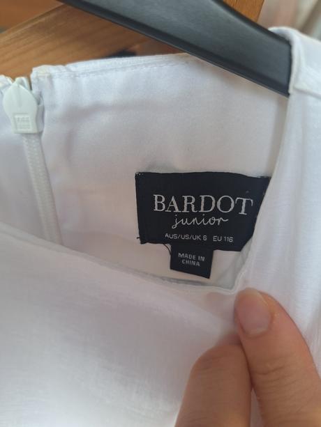 Nadherne znackove saty, 116