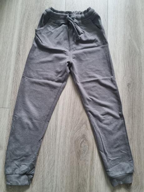 Chlapcenske teplaky, sinsay,128