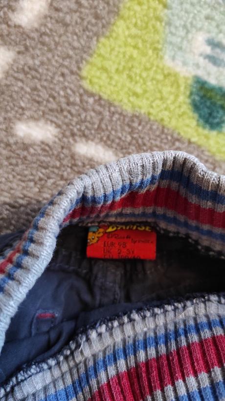 3 ks nohavice na 2-3 roky spoku 5 eur, zara,98