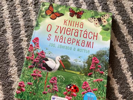 Kniha o zvieratách s nálepkami-zoo,záhrada,motýle,