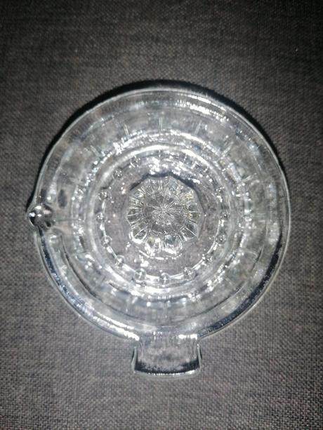 Sklenený odšťavovač na citróny,